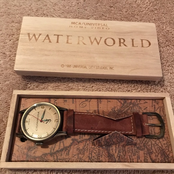Vintage Waterworld Unisex Watch 35mm Brass Tone Movie New Battery 8.5\